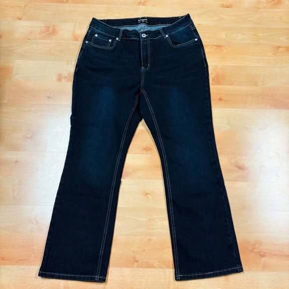 NWT BloomChic Dark Wash Denim Bootcut Jeans Womens Size 16 - Picture 2 of 7